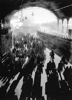 Unknown photographer, Victoria Station, London, 1934