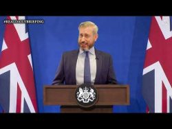 The UK Government #RealDailyBriefing [5th May 2021] – Larry and Paul – YouTube