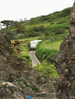 Motorhome stuck in narrow Cornish lane for five hours – Cornwall Live