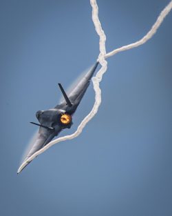 The unique wingtip vortices on F-35s