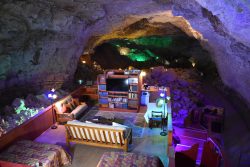 Grand Canyon Caverns & Inn | Inn – Restaurants – Tours – Cave – Cave ...