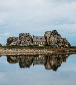 “The house between two rocks”, is a charming cottage wedged between two huge jagged rocks that h ...