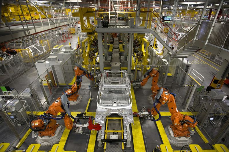 UK Risks Car Collapse as Jaguar Land Rover Looks Elsewhere for Batteries
