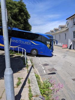 Bus vs Cornish lanes