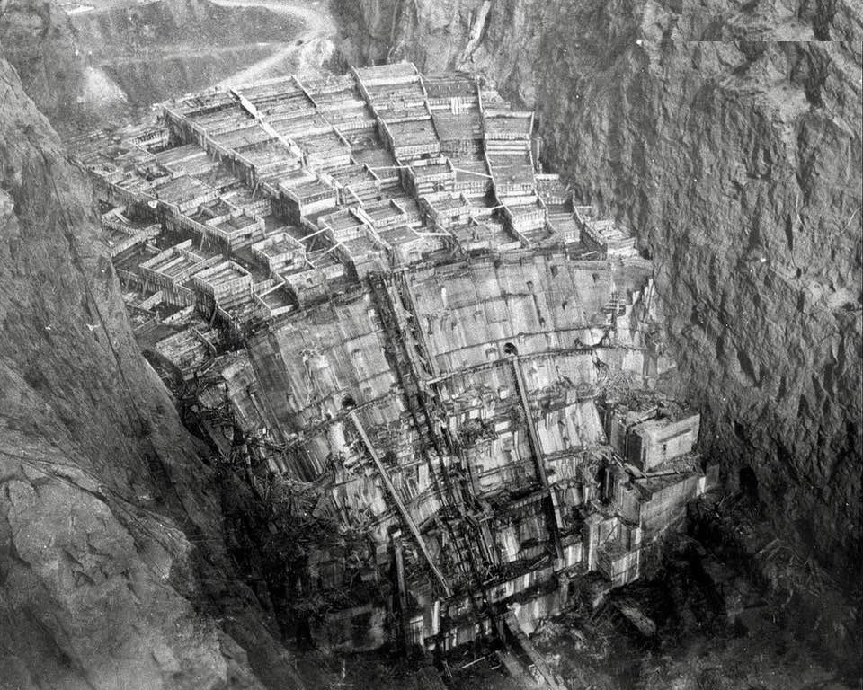 The building of Hoover Dam